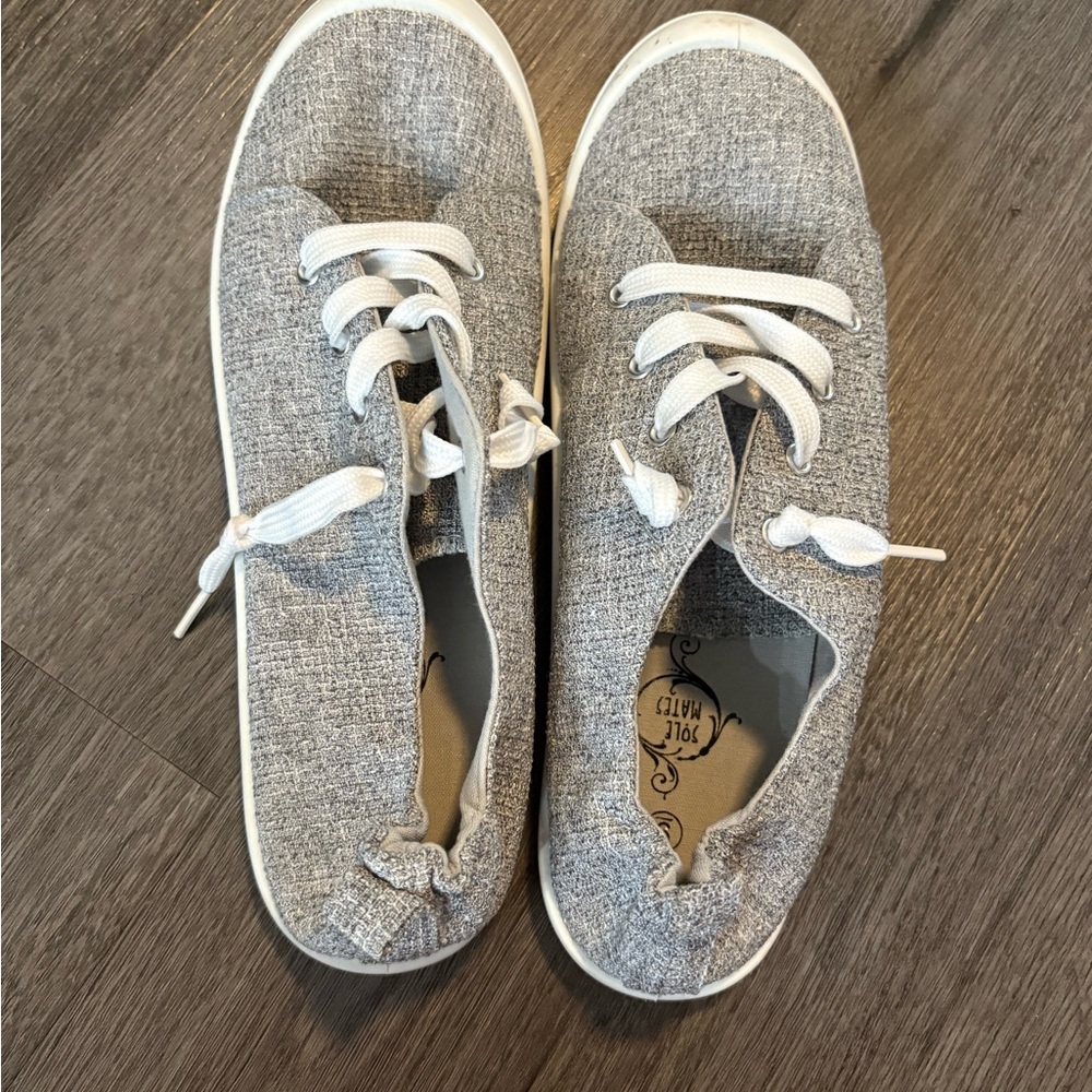 NWOT Solemates Gray Casual Shoes